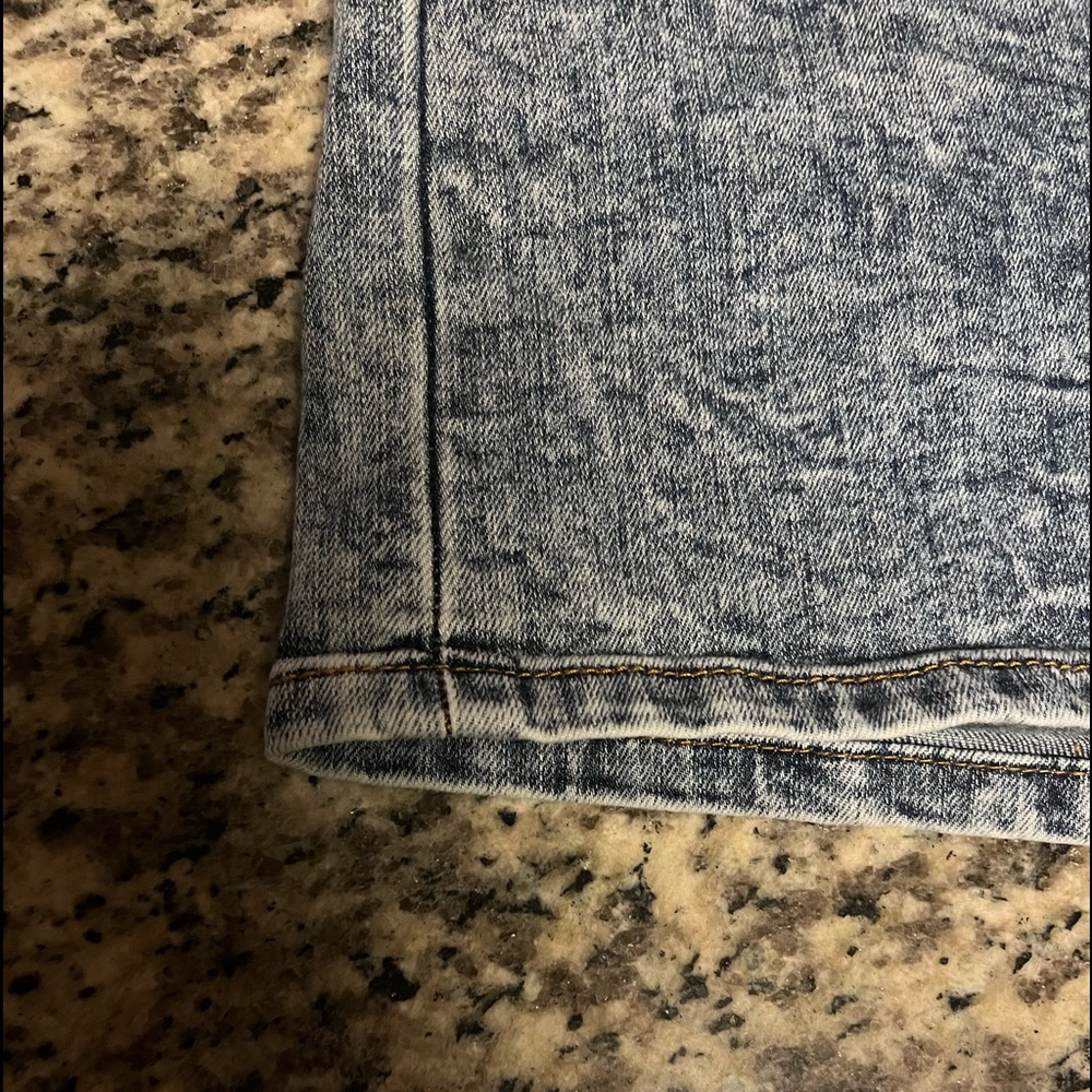 HIGH WAISTED ACID WASH SHORTS - Picture 4 of 5